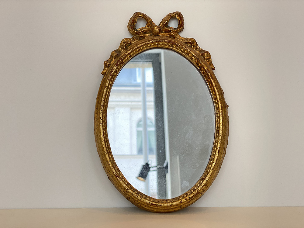 Kleiner ovaler Spiegel